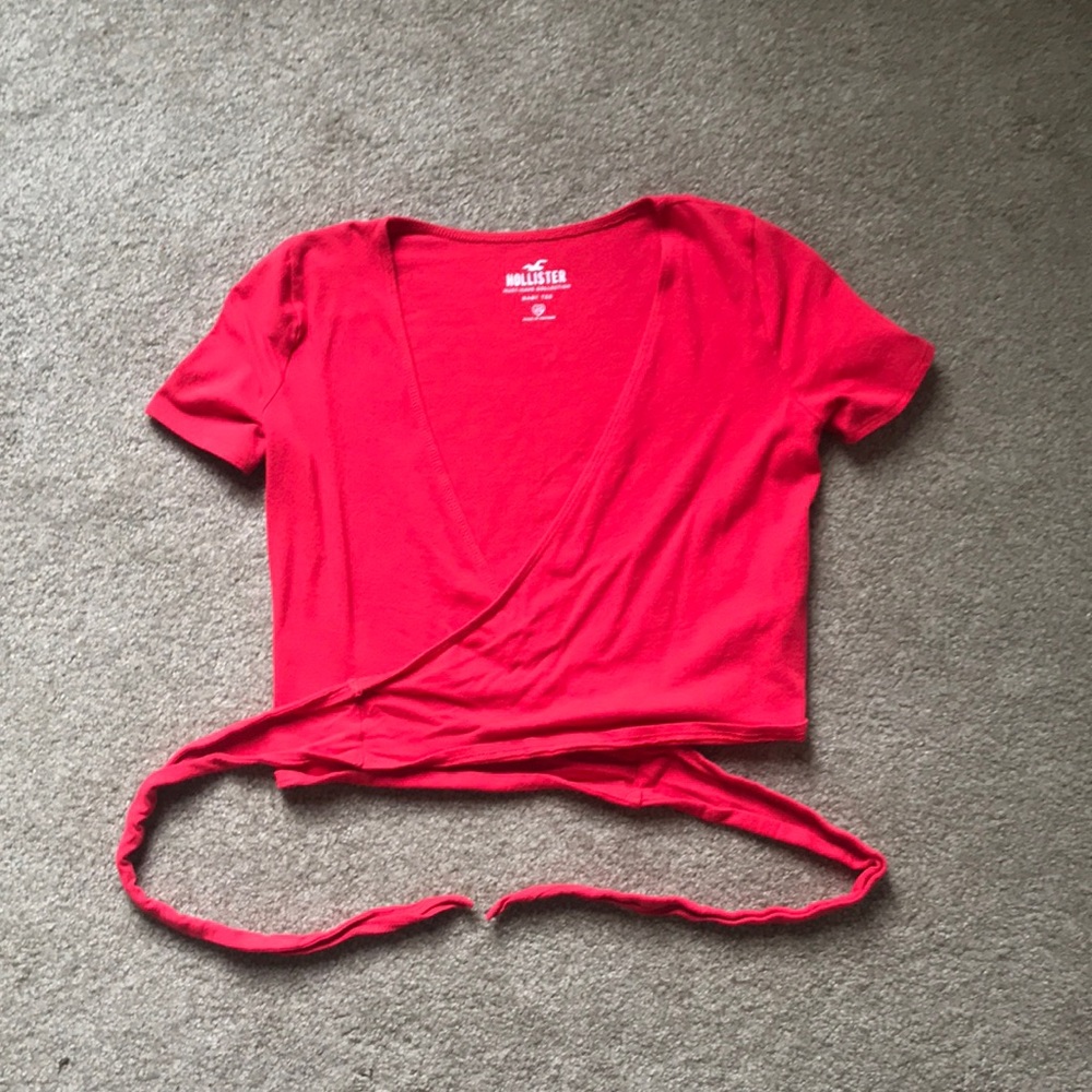 Hollister Must have collection baby tee